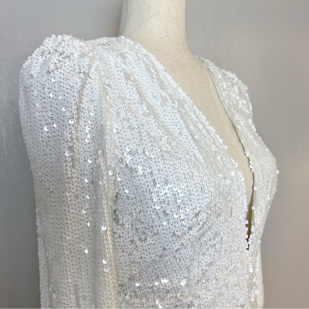 ✖️SOLD✖️•LULU’S• Shimmer In Your Eyes White Sequin Long Sleeve Maxi Dress Size M - Picture 4 of 13